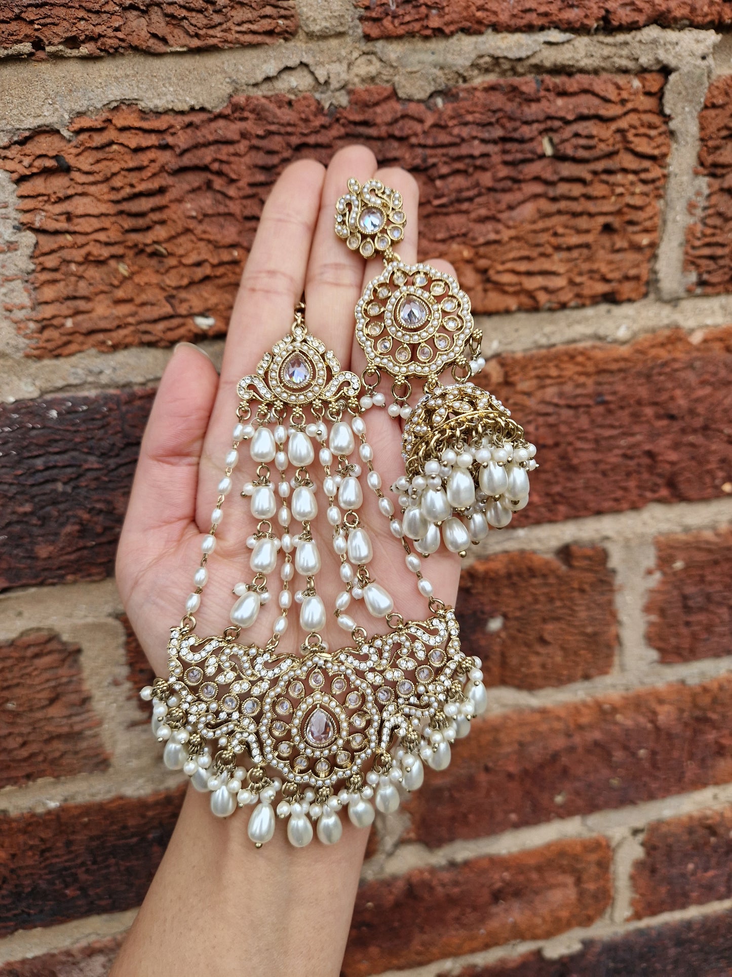 RAEESA- Earrings, Tikka, Passa (Jhumar Set) -White & Gold.