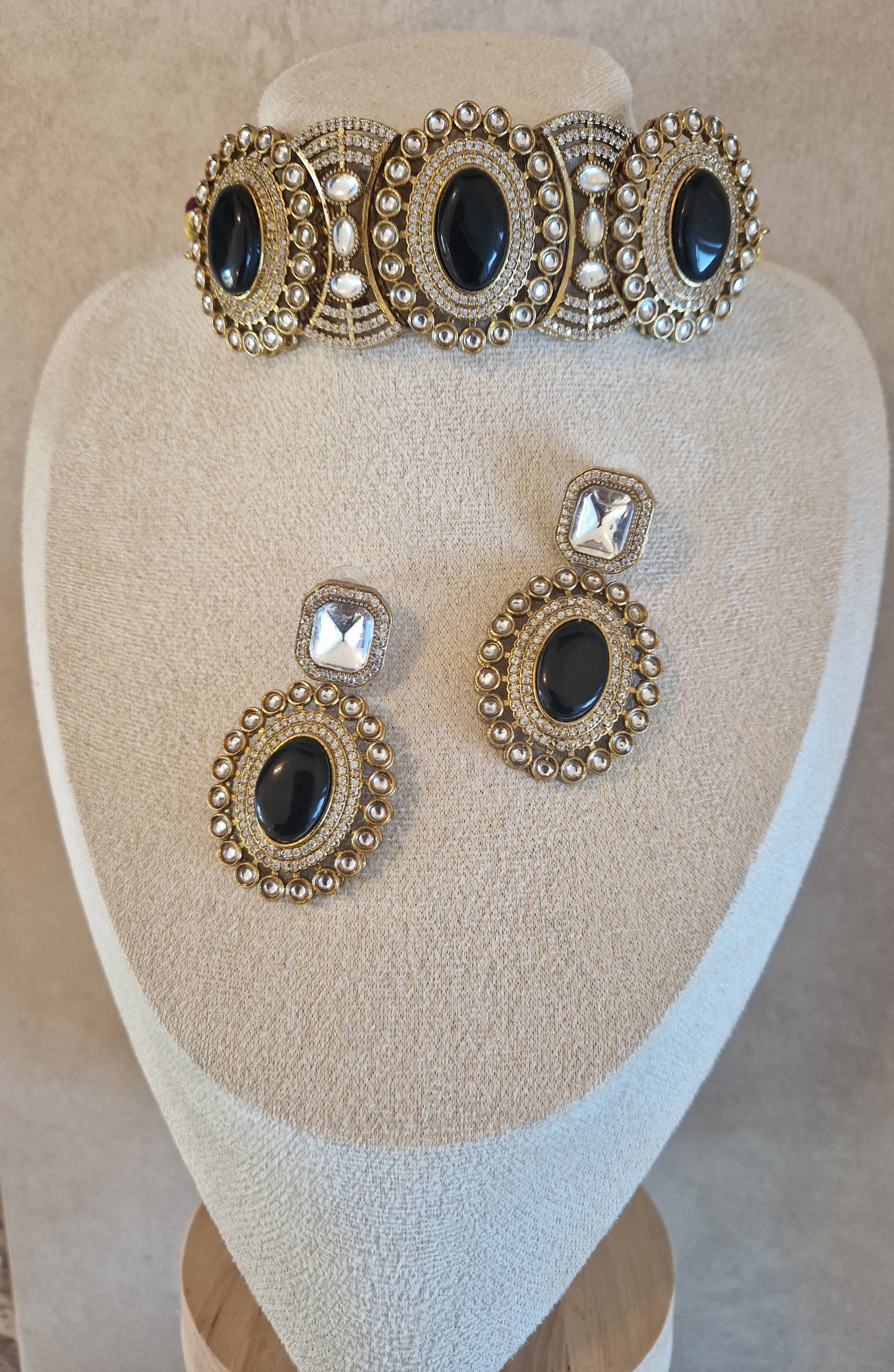 RAHMA - Elegant Indian Kundan Inspired Monalisa Choker set - Black