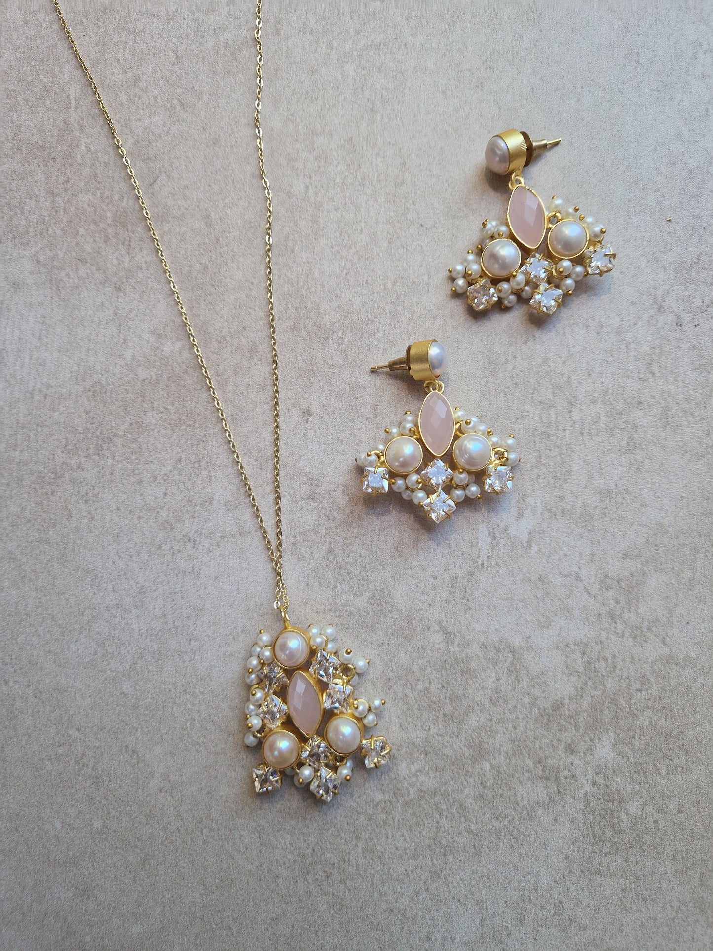 KATRINA- Small elegant Pearl Pendant Set *Premium Collection* - PINK