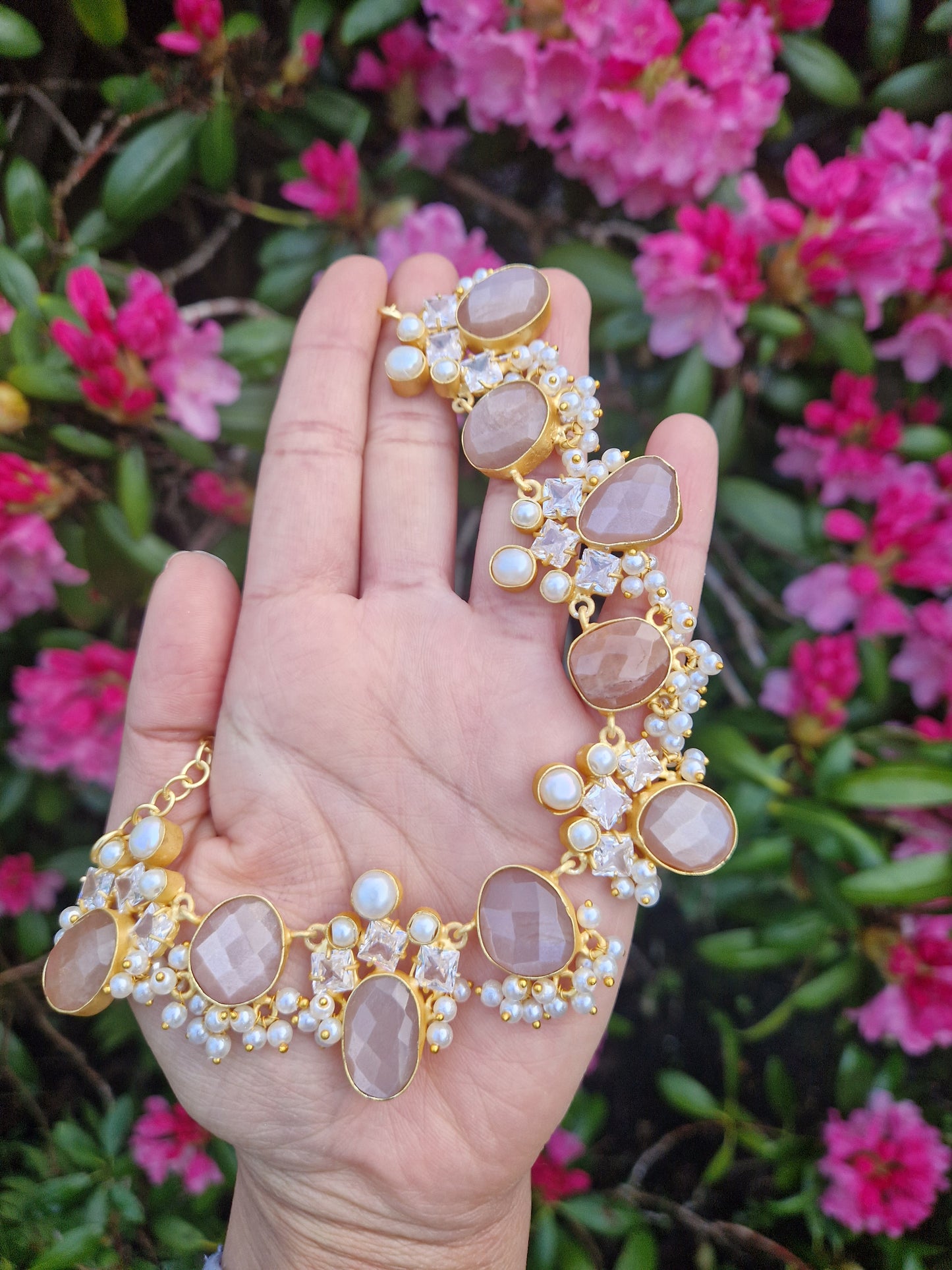 HOOR Small yet Beautiful Elegant Premium Mother of Pearl & Powder Pink - Morganite Brown