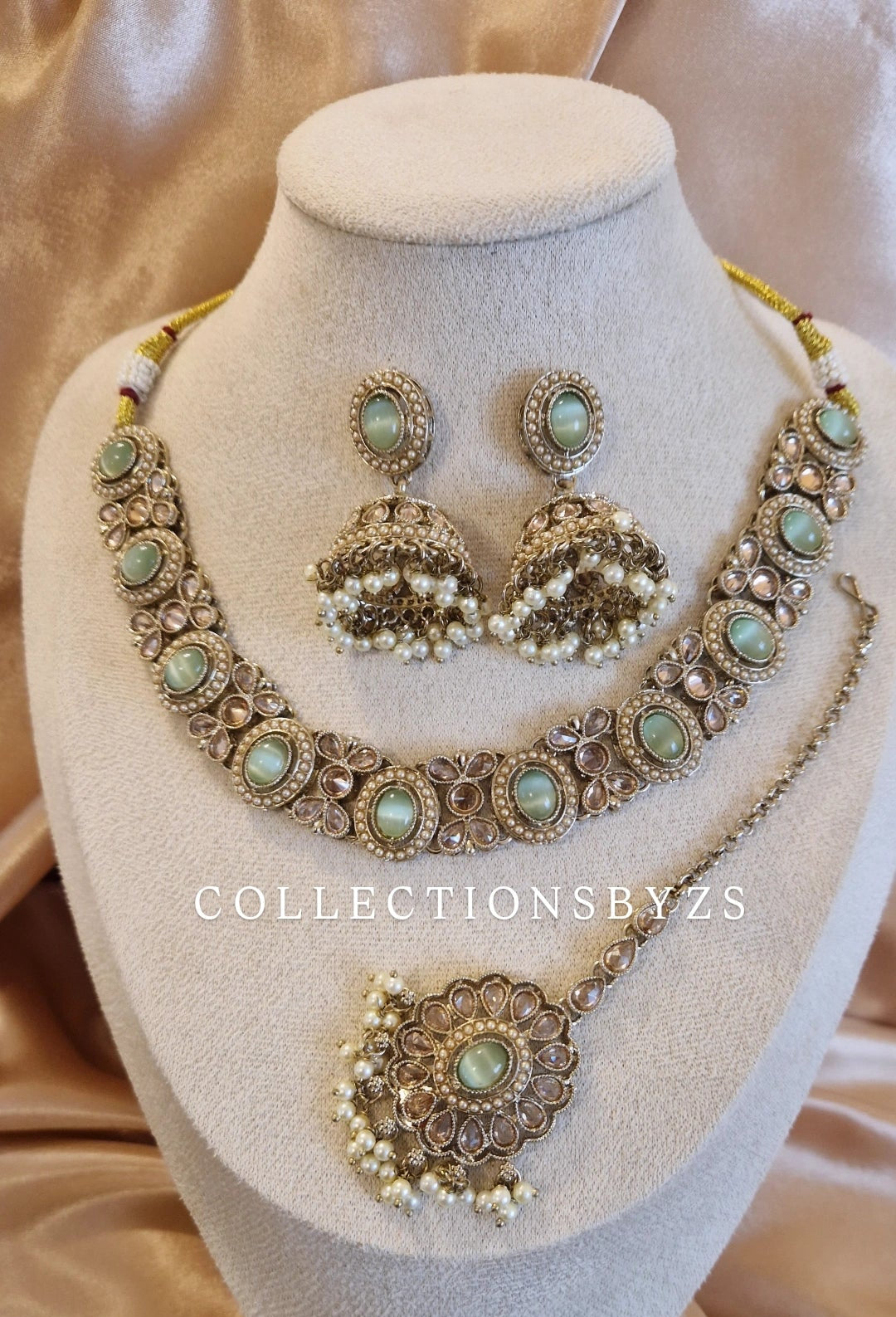 S A L M A - Small Elegant Indian Necklace Set - LIGHT GREEN