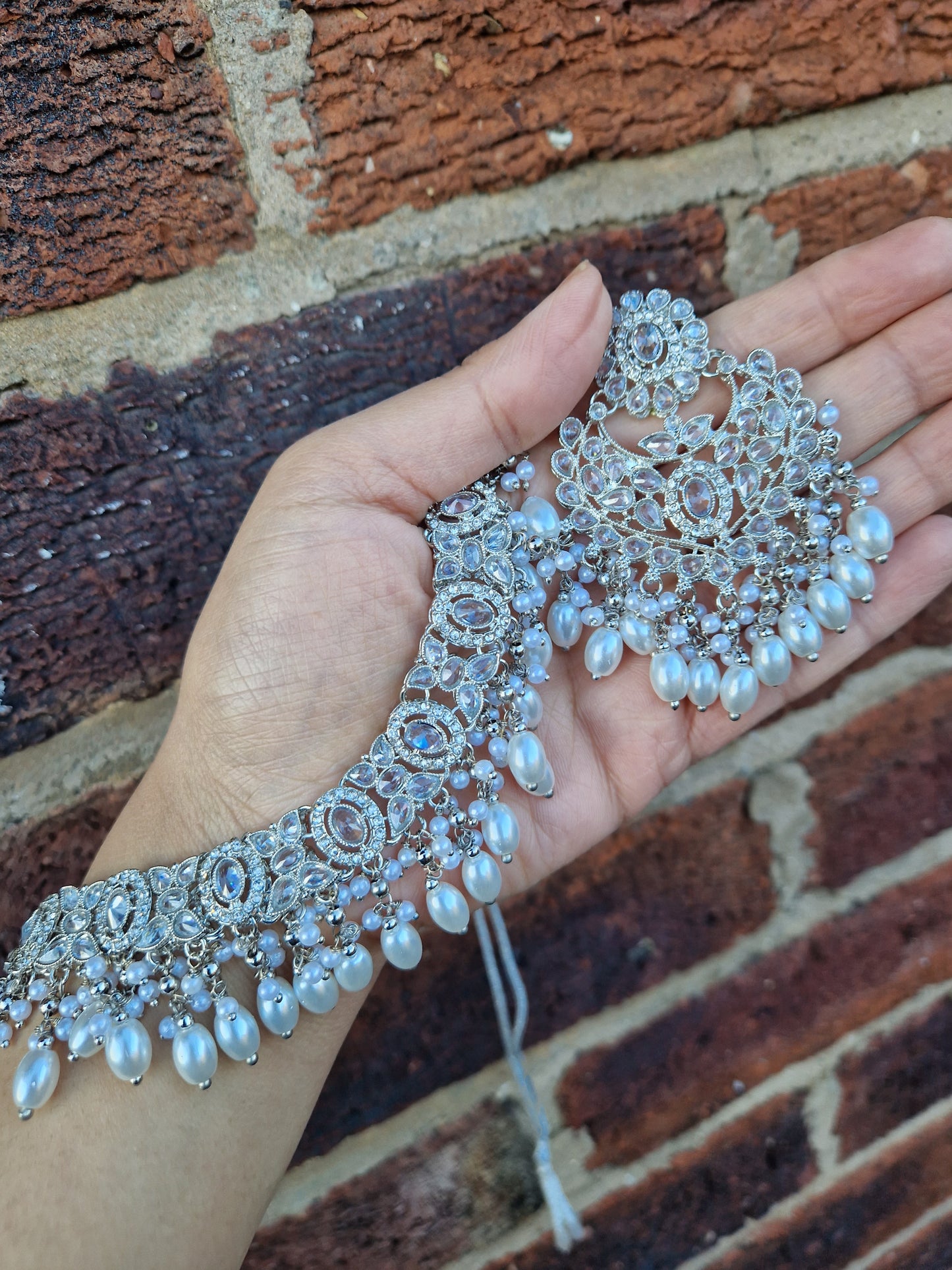 D A N A -  Dainty Elegant Silver Indian Jewellery Set. Tikka, Earrings, Passa & Necklace