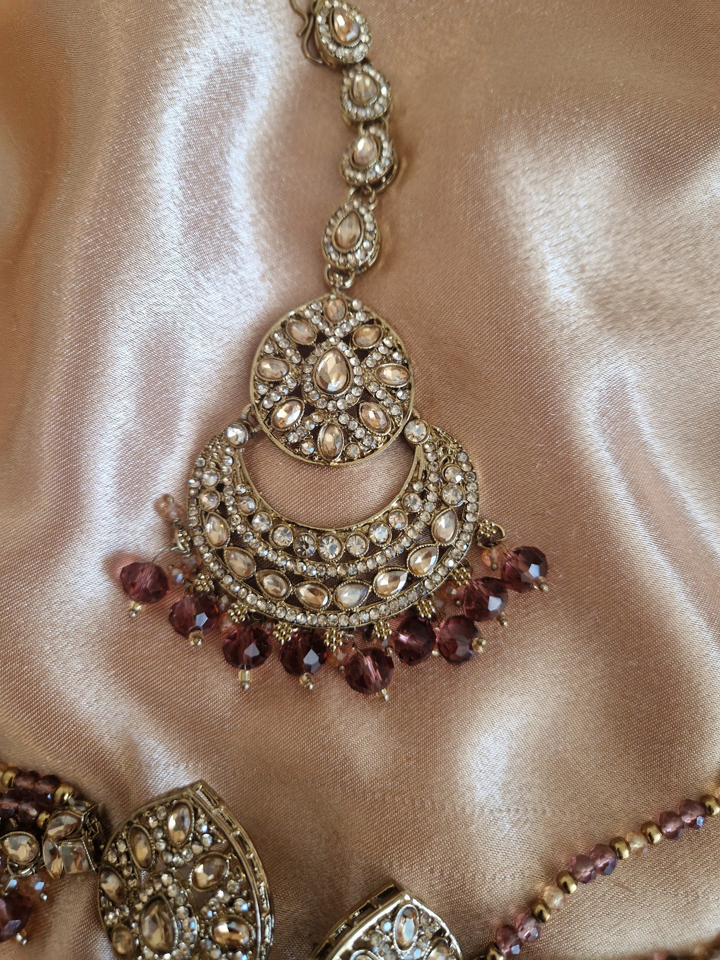 S A N I A  - Earring Jhumka Tikka Set - Maurve/Plum/Brown