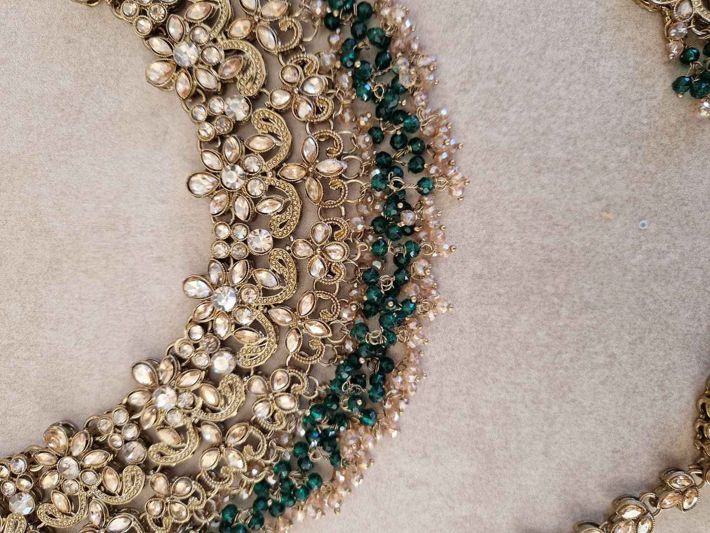 HAMARA- Beautiful Indian Party Wear Set. Necklace, Earrings, Tikka & Jhumar (Passa) - GREEN