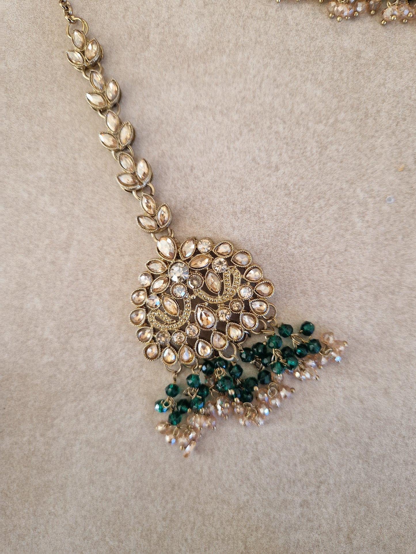 HAMARA- Beautiful Indian Party Wear Set. Necklace, Earrings, Tikka & Jhumar (Passa) - GREEN