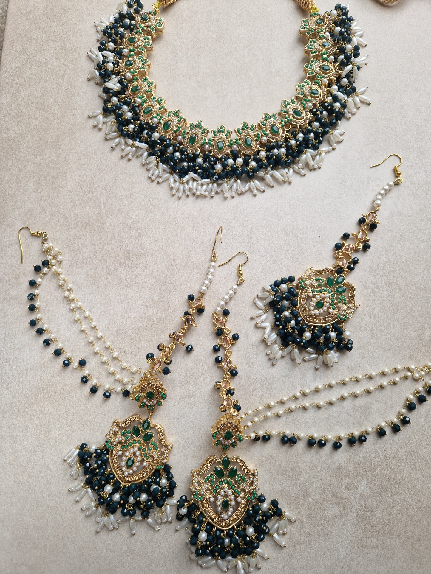 NOOR- Dark green Pakistani Jewellery Set CLEARANCE