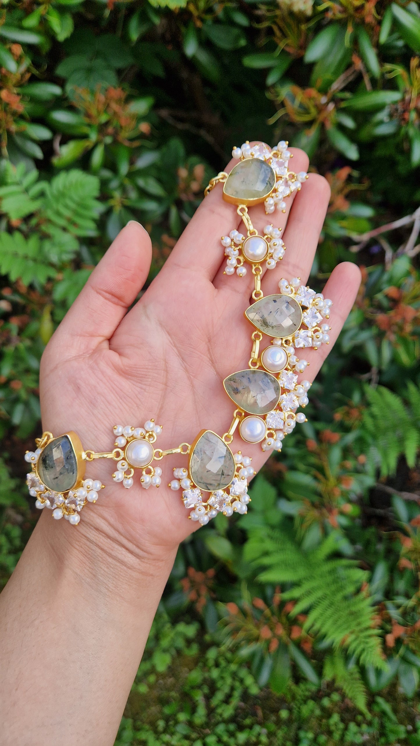 TAYIBA - Elegant Prehnite (Sage) and Fresh water pearls Jewellery Set