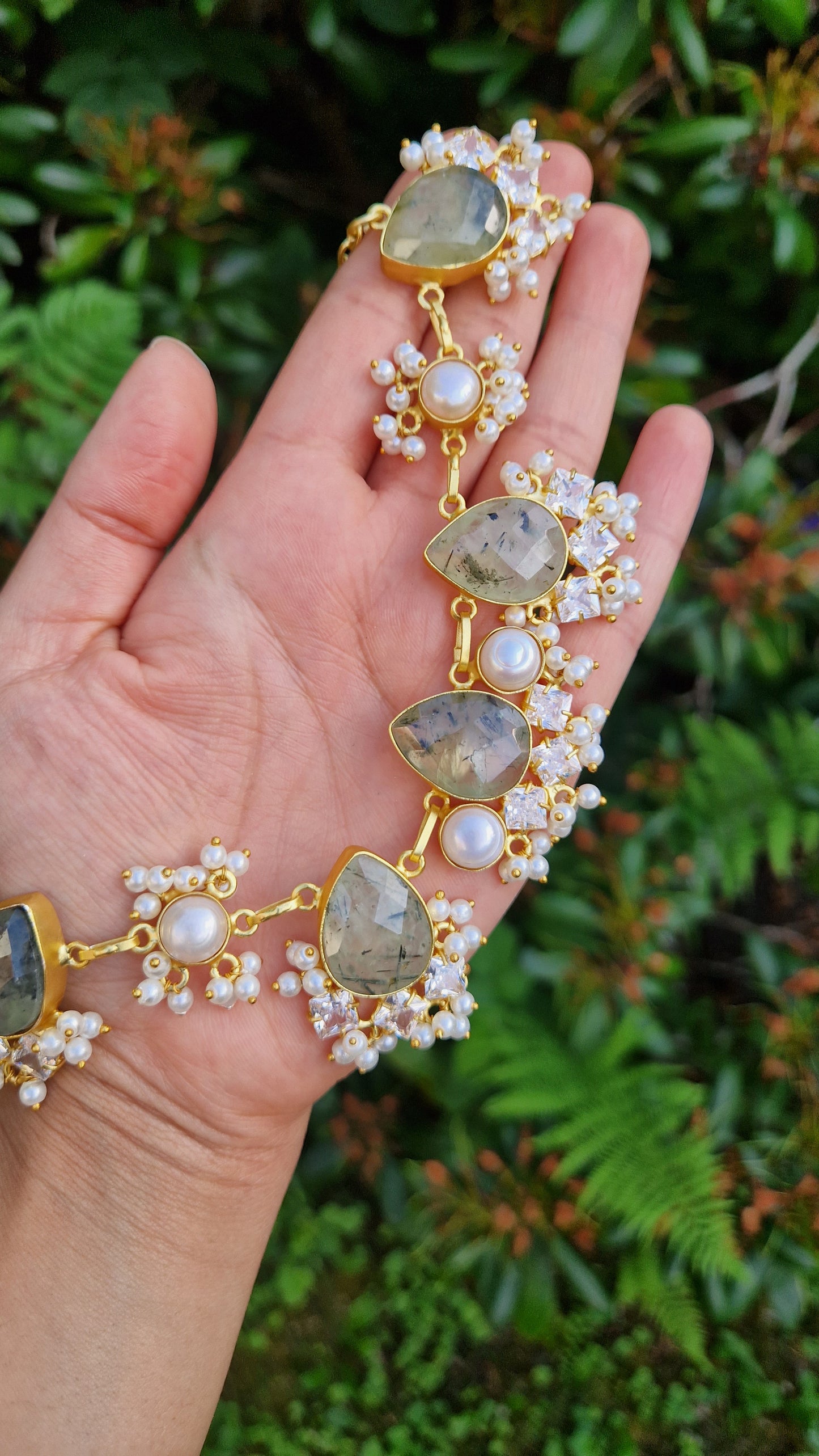 TAYIBA - Elegant Prehnite (Sage) and Fresh water pearls Jewellery Set