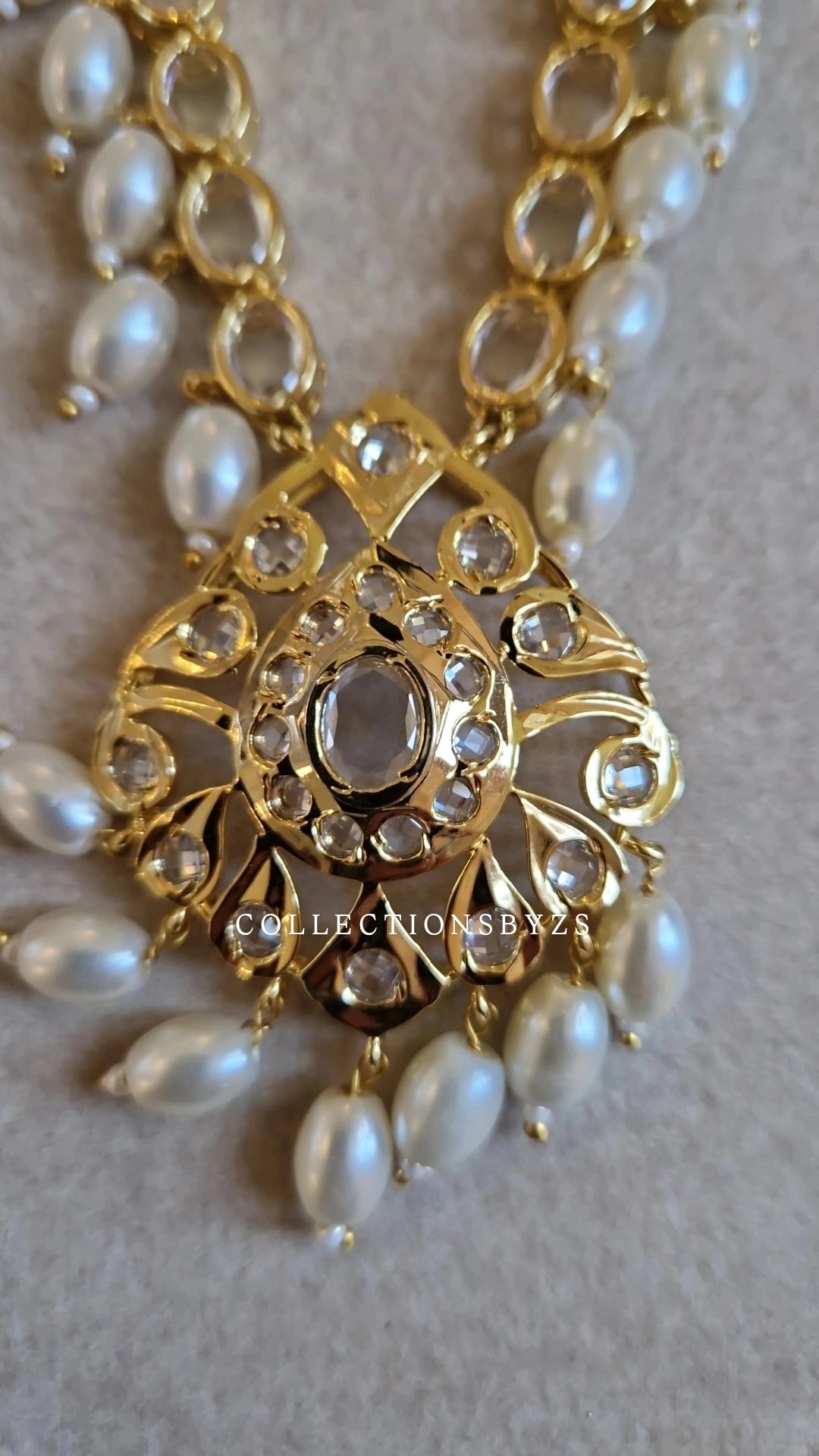 EIRA - Premium range - Small Indian Golden Necklace and Earrings Set