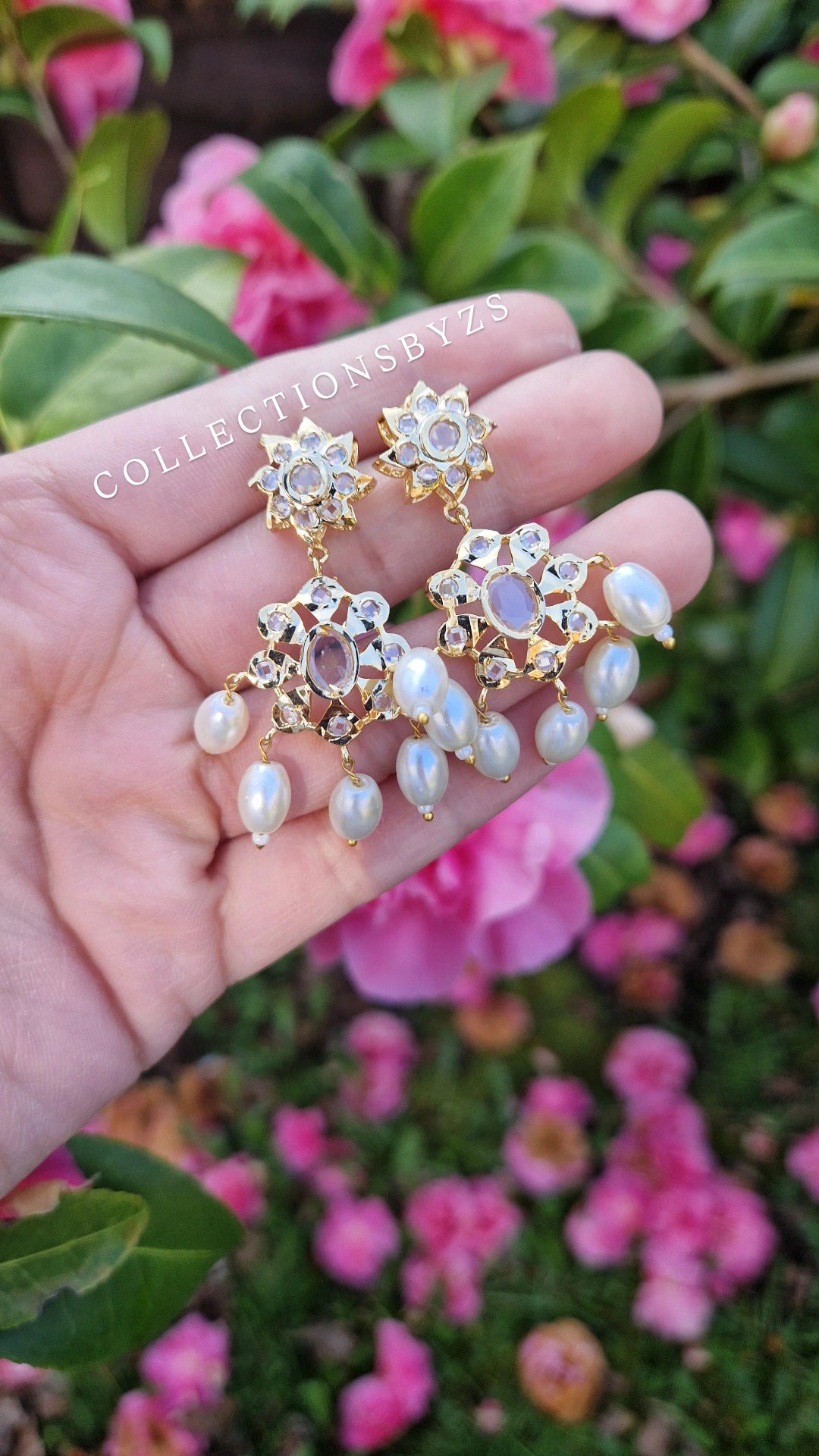 EIRA - Premium range - Small Indian Golden Necklace and Earrings Set