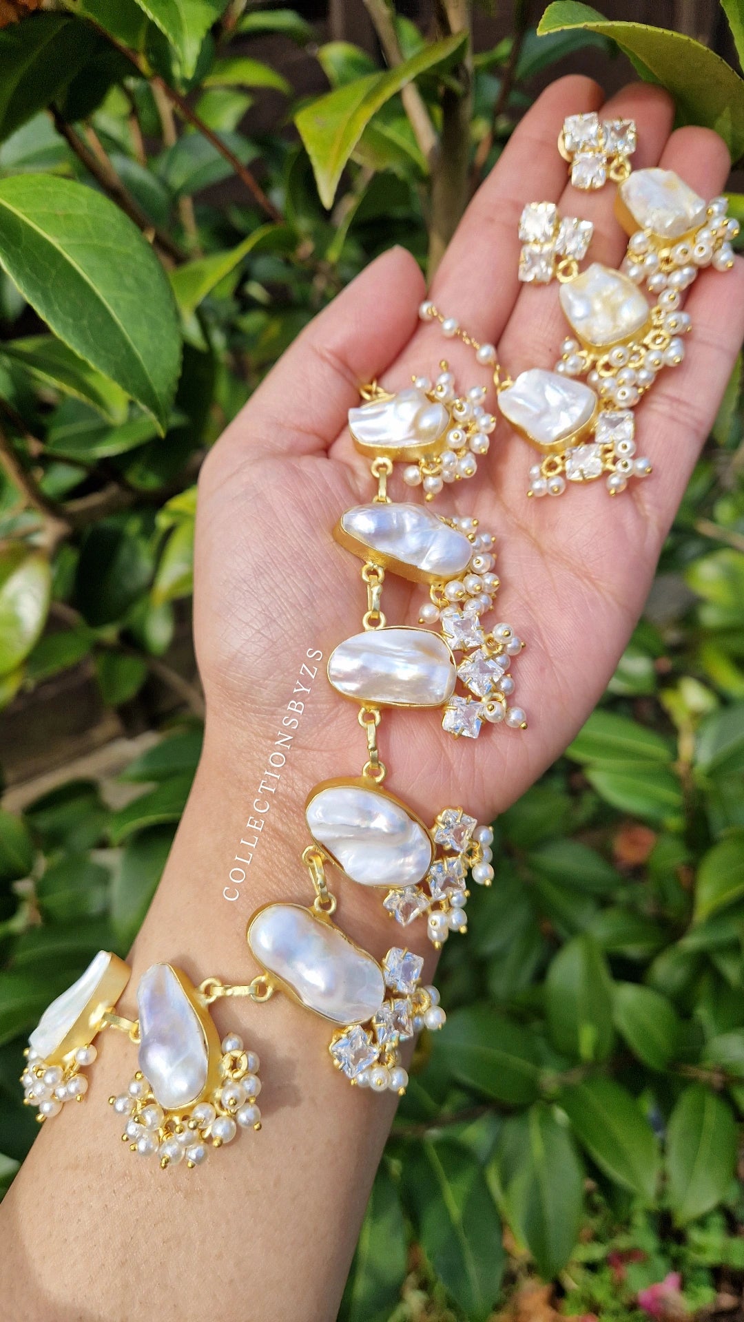 DUA- Small dainty yet Beautiful Elegant *Premium* Mother of Pearl Set.