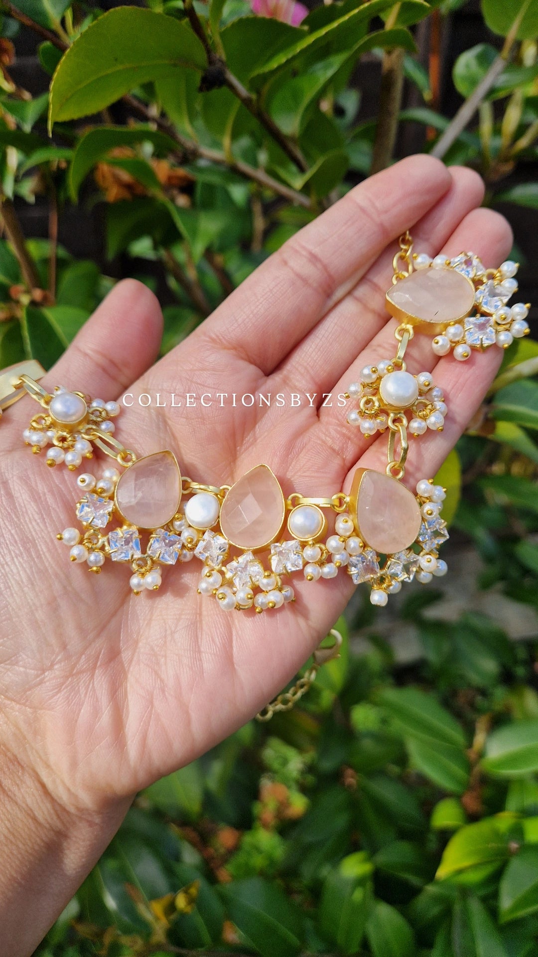 TAYIBA- Small yet Beautiful Elegant Premium Mother of Pearl Set Roze Quartz.