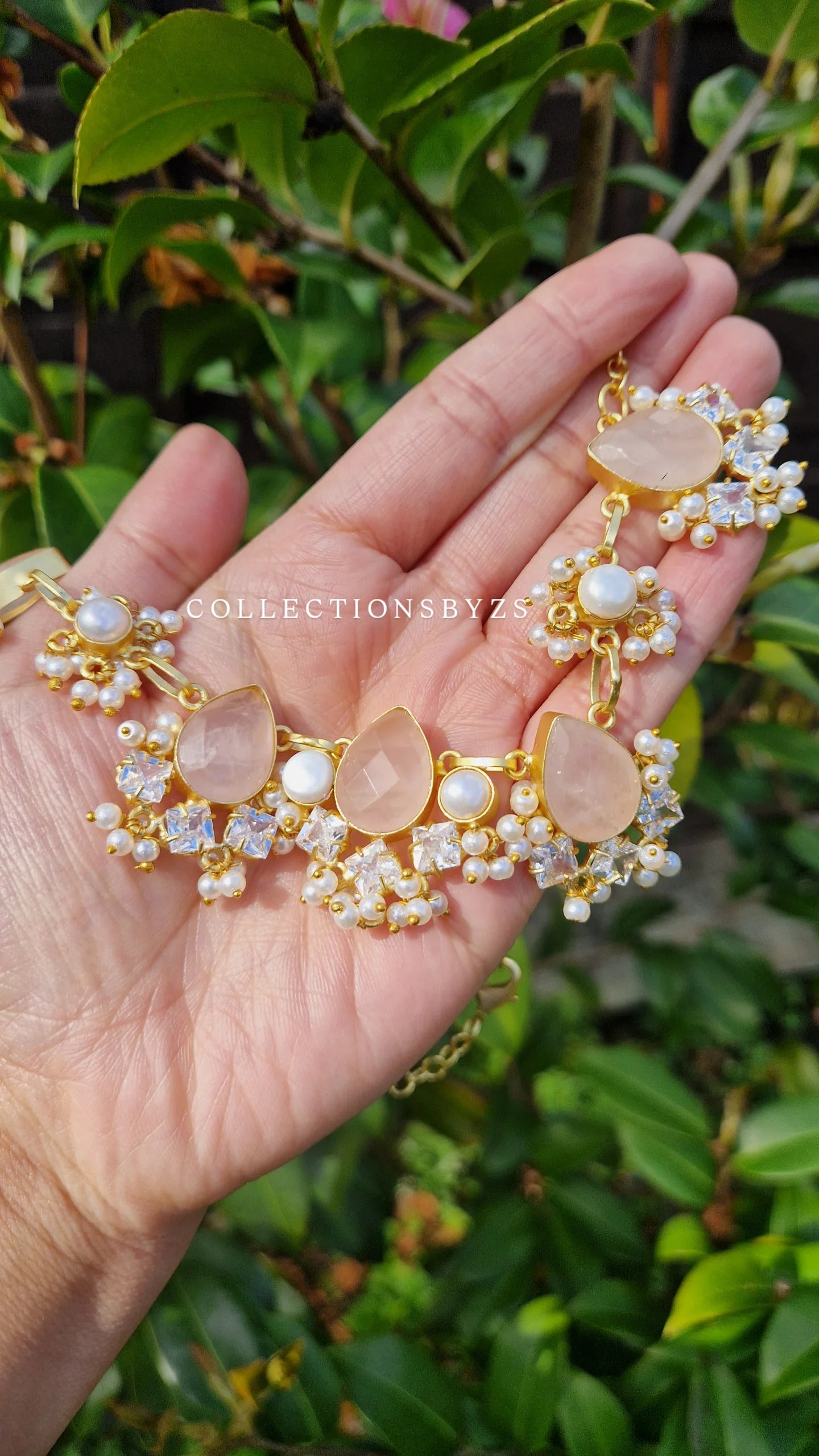 TAYIBA- Small yet Beautiful Elegant Premium Mother of Pearl Set Roze Quartz.