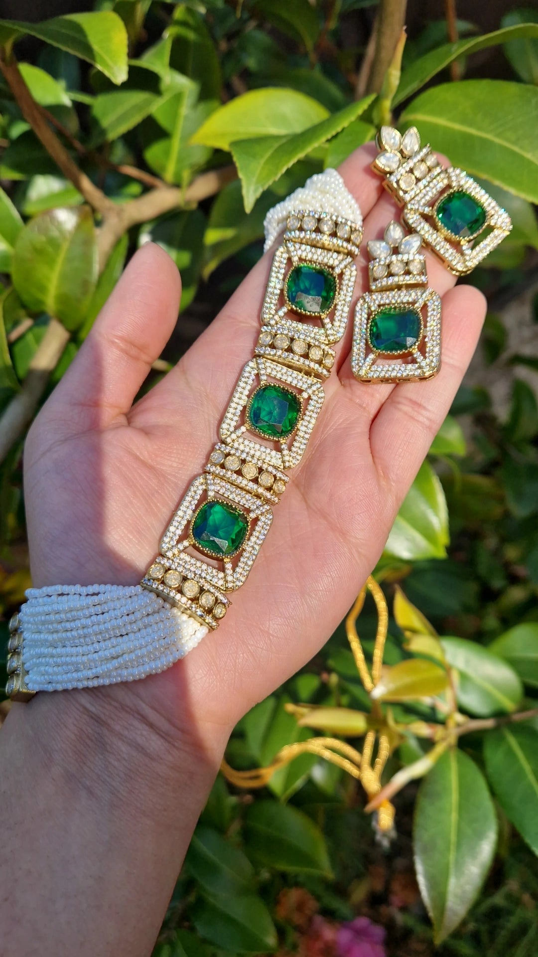 LABECCA - Elegant Indian Pearl Antique Choker Set - Emerald