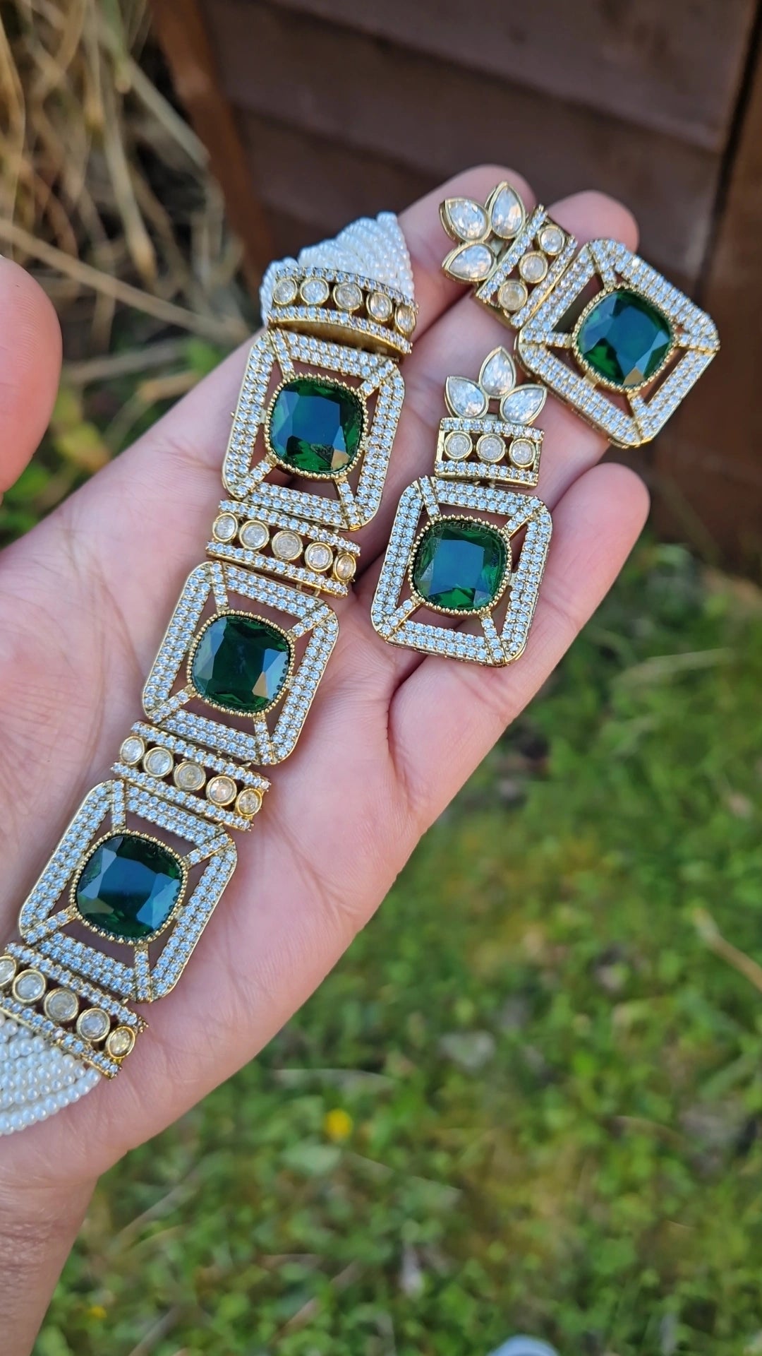 LABECCA - Elegant Indian Pearl Antique Choker Set - Emerald