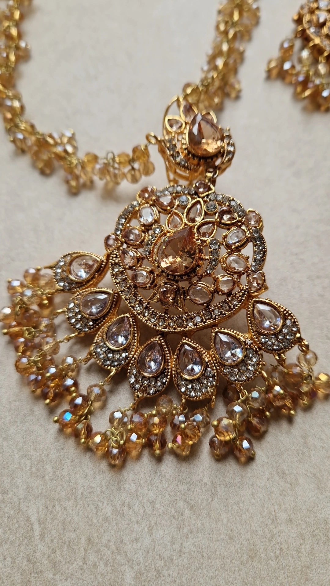 JASLEEN- Small Earring & Tikka Set (Yellow golden finish polish) - FULL GOLD-