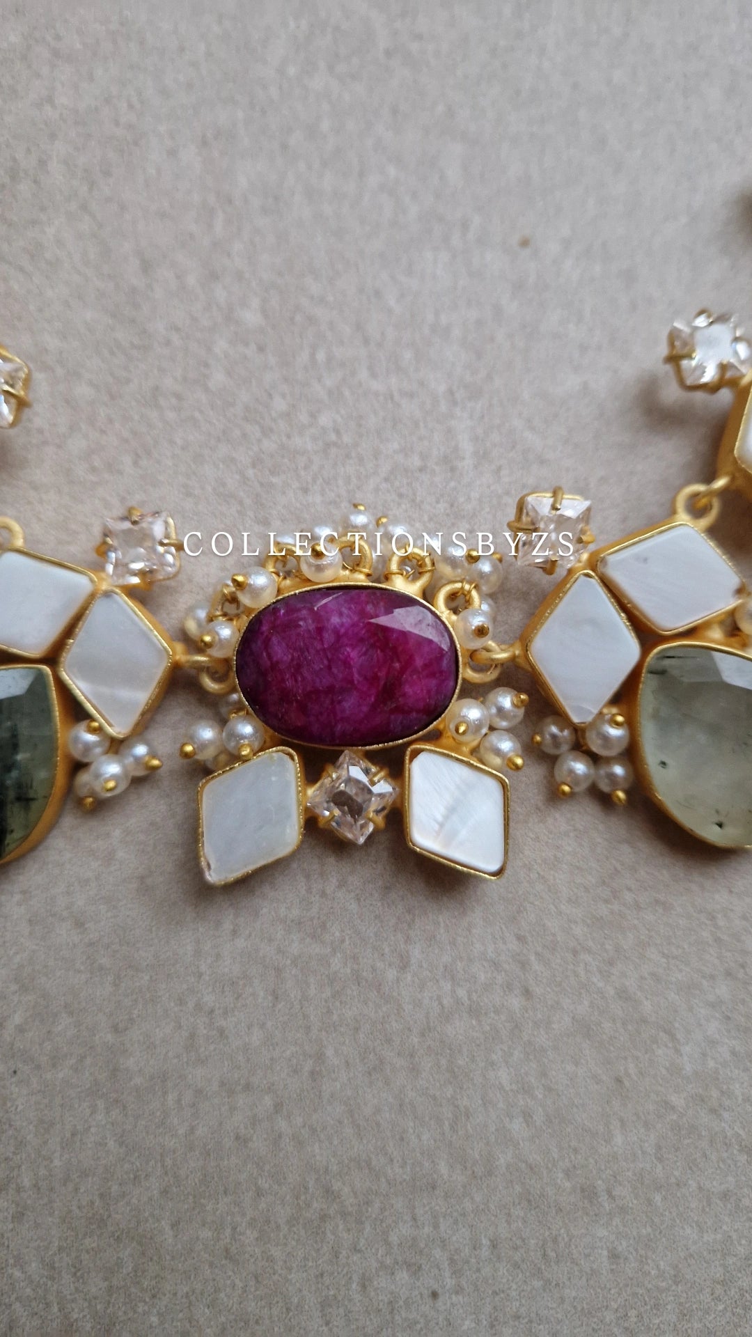 KANZA- Beautiful Elegant Premium Mother of Pearls Set.