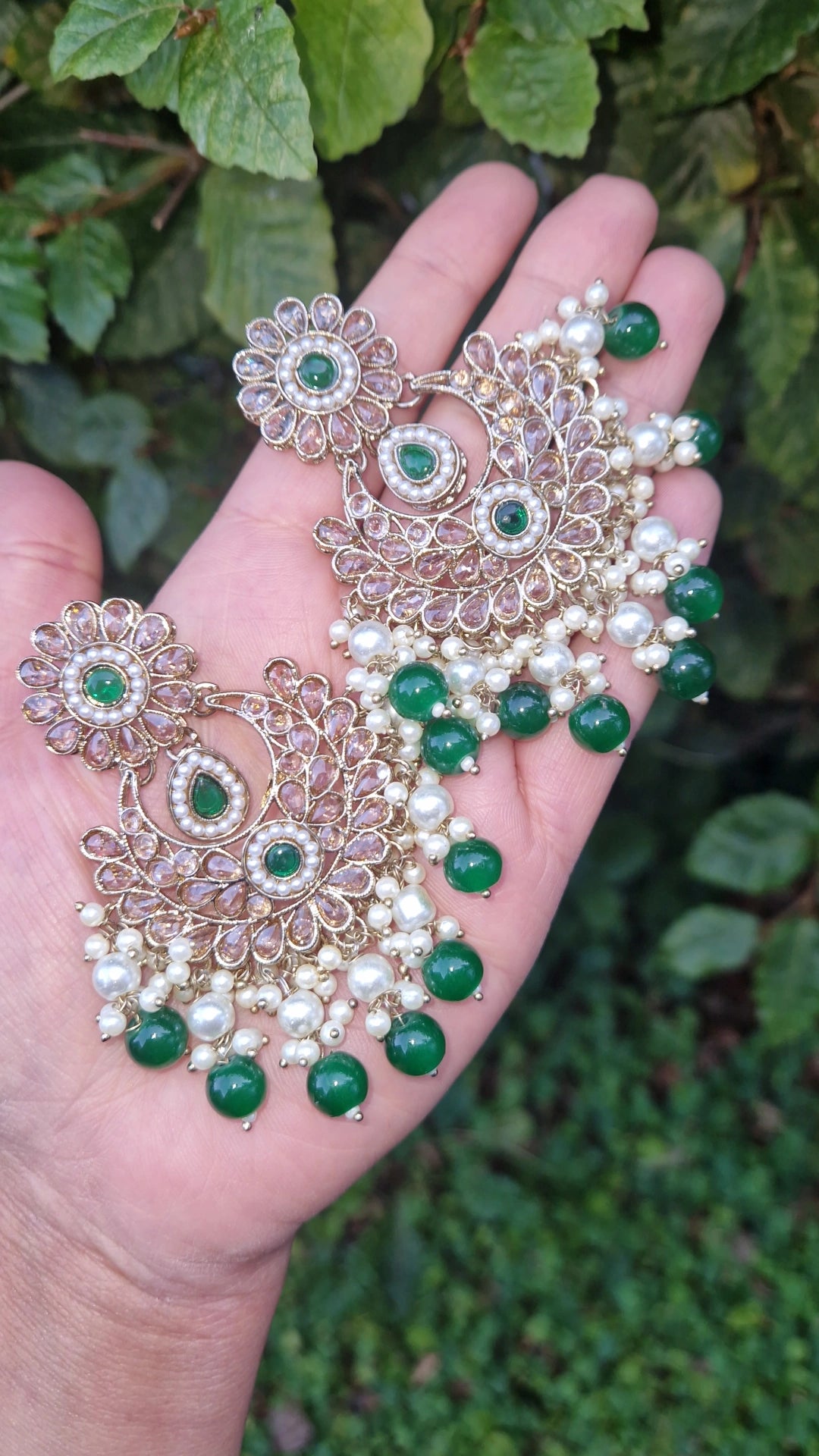 *CLEARANCE* Green and white Reverse AD Tikka and Earring Set.