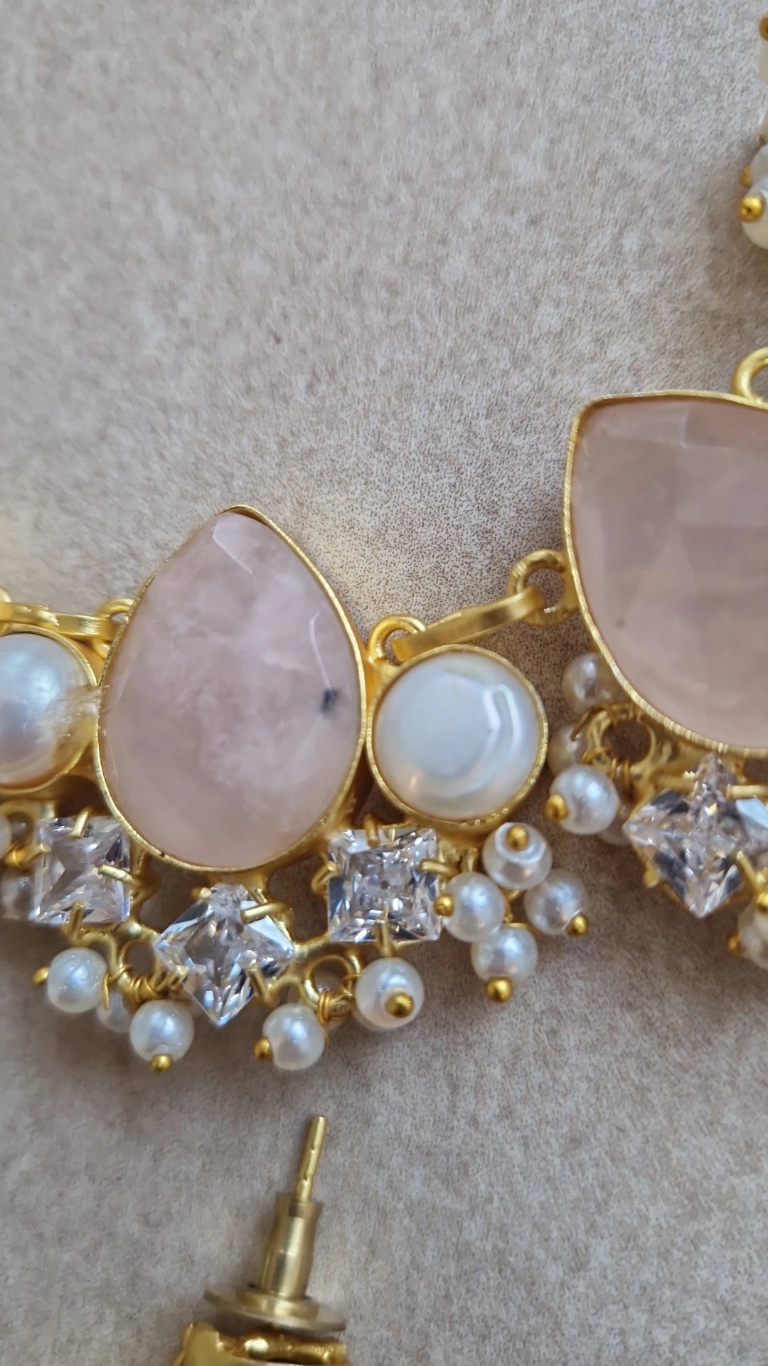 TAYIBA- Small yet Beautiful Elegant Premium Mother of Pearl Set Roze Quartz.