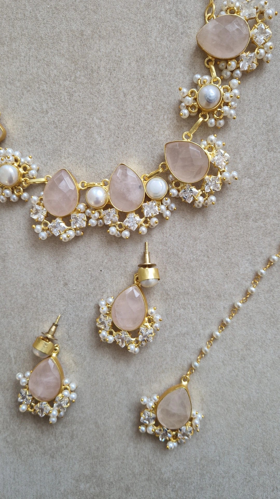 TAYIBA- Small yet Beautiful Elegant Premium Mother of Pearl Set Roze Quartz.