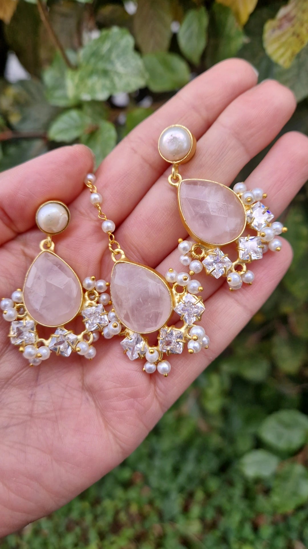 TAYIBA- Small yet Beautiful Elegant Premium Mother of Pearl Set Roze Quartz.