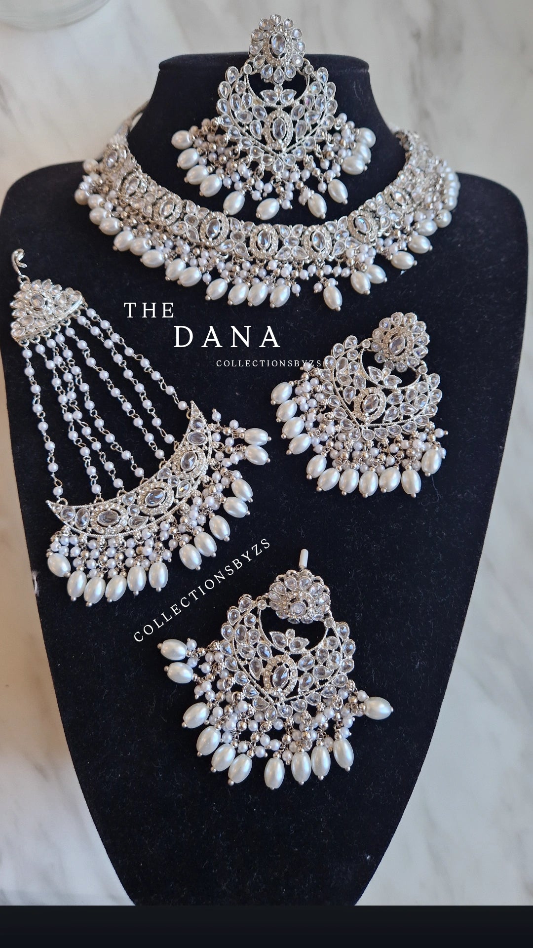 D A N A -  Dainty Elegant Silver Indian Jewellery Set. Tikka, Earrings, Passa & Necklace